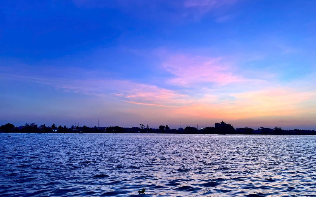 BỎ LẠI KHÓI BỤI, VỀ VỚI LÀNG CÁ CẦN THƠ NGẮM HOÀNG HÔN